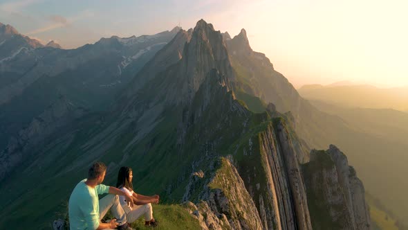 Schaefler Altenalptuerme Mountain Ridge Swiss Alpstein Appenzell Innerrhoden Switzerlandsteep Ridge