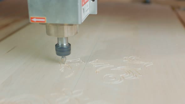 Cutting a Pattern De Wood Blank Using a Machine