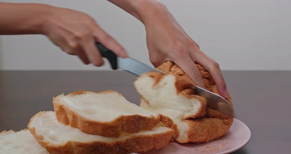 Cut a homemade white bread 