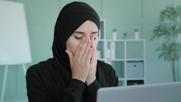 Arabian Worker Lady Islamic Businesswoman Muslim Freelancer Girl Looking Laptop Bad News Terrible