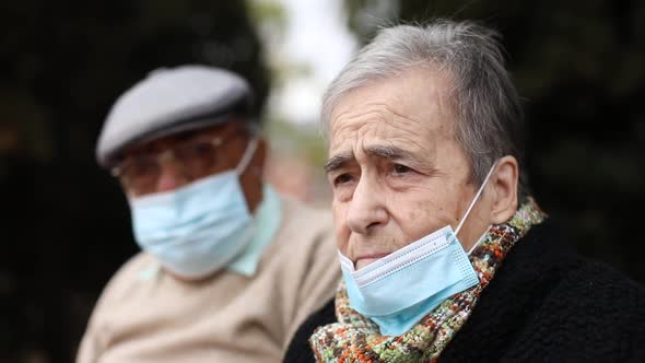 Elderly couple with face mask on the street