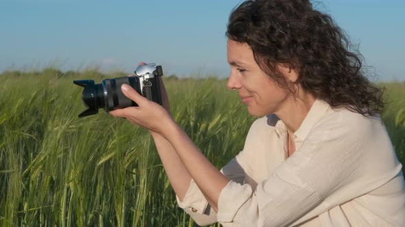 A female photographer takes pictures in nature. 