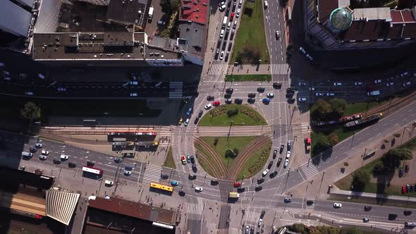 AERIAL, CLOSE UP: Flying above personal cars on local road in residential area of Big City. Busy str