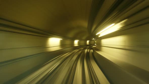 Dubai Subway Zooming