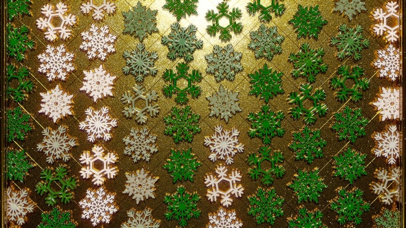 Rotating Golden Snowflakes Green 20