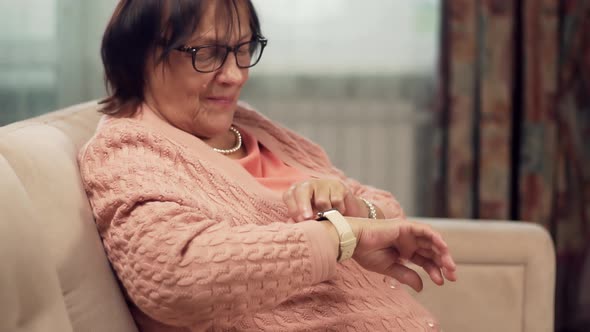 Grandmother Checking Heart Rate Or SPO2. Senior Woman Using Smart Watches Heart Rate. Smartwatch.