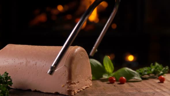 Special String Knife Cuts Foie Gras Into Slices