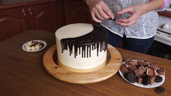 Decorating a drip cake