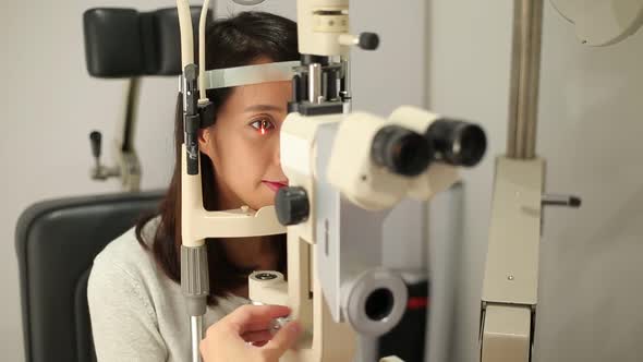 Woman do eye test in clinic
