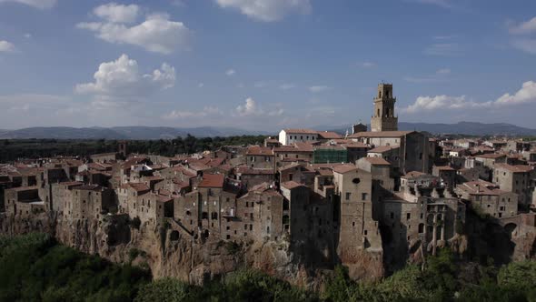 -SHOT: slider, side to birds eye-DESCRIPTION: drone video over the side of Pitigliano, Italy-HOUR.