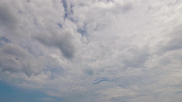 Amazing Time-lapse with divergent clouds