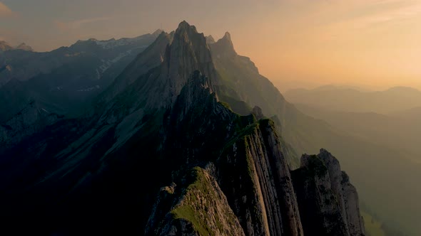 Schaefler Altenalptuerme Mountain Ridge Swiss Alpstein Appenzell Innerrhoden Switzerlandsteep Ridge