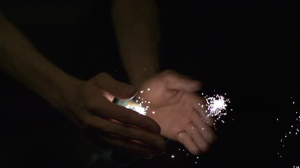 Catching sparkler, Slow Motion