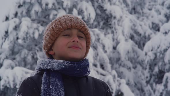 Admiring glances of the child at the winter landscape.