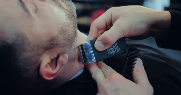 Man Cut His Beard with a Hair Machine