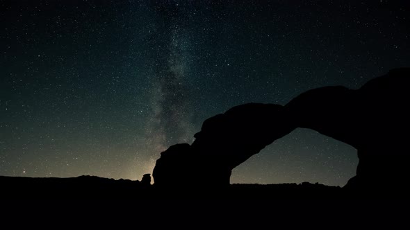 Arch Utah with Milky Way alt