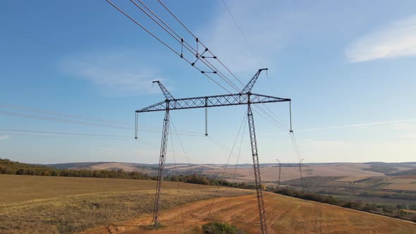 Electric Power Lines Divided By Safe Guard Insulating Frame Transfening Safely High Voltage