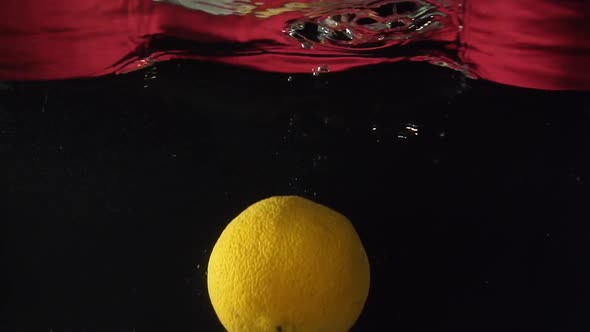 Lemon Splashing Into Water in Slowmotion alt