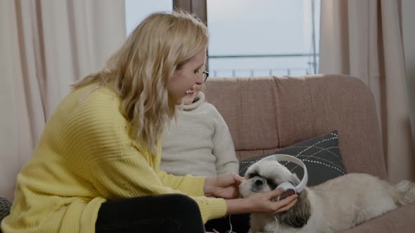 Funny Mom and Crazy Daughter Play with Cute Dog Shih Tzu on Sofa Rbbro