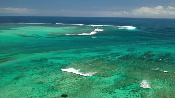 Mauritius island, waves in the Indian ocean, Coral reef in the Indian ocean