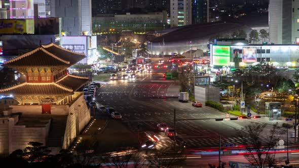 Timelapse Famous Heunginjimun and Dongdaemun Plaza in Seoul