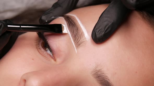 Master Applies White Markings to Correct Shape of Eyebrows with a Special Brush