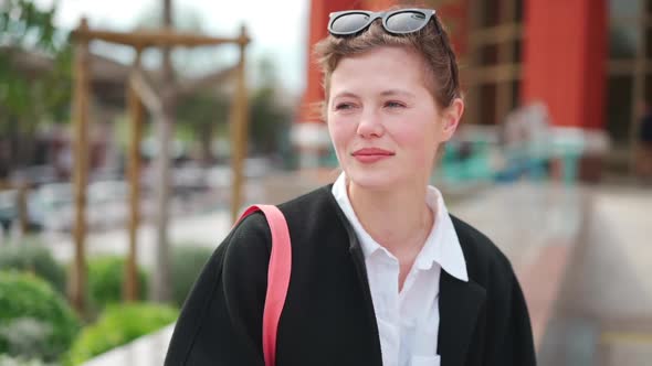 Middle Shoot Beautiful Caucasian Woman Talking Some Thing Dressed Black Coat Standing Outdoor City