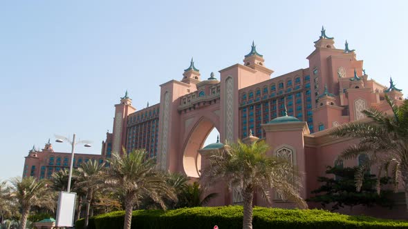 Dubai The Palm Jumeirah Hyperlapse. Pan Up alt