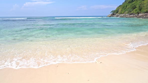 Beautiful tropical beach sea ocean with blue sky and white cloud