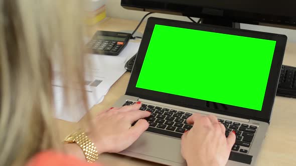 Young Attractive Woman Working on the Laptop Computer in the Office - Green Screen