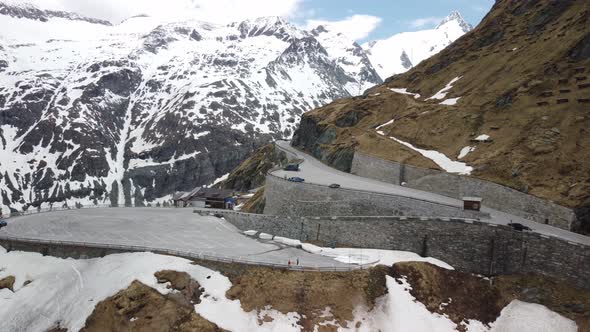 Beautifull revealing shot of the highest mountain in Austria, the Grossglockner