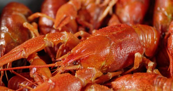 The Breast of Boiled Crayfish Rotates Slowly. 