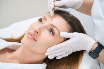 ter on the procedure of manual facial cleansing
