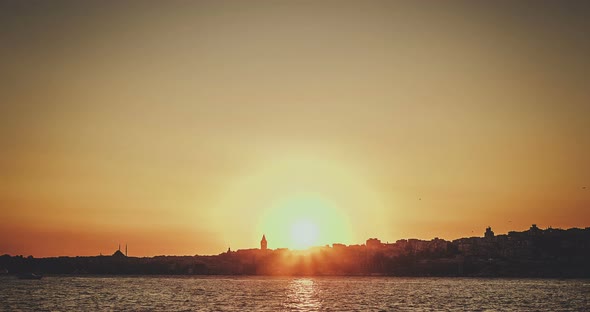 Istanbul. Uskudar view at sunset in Turkey. alt