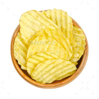 potato chips, in a wooden bowl. Crinkle-cut potatoes, deep fried in oil until crunchy, spiced with Japanese horseradish powder and seaweed flakes.