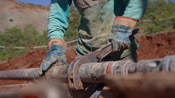 Gold Miner Squeezing Drill Pipe