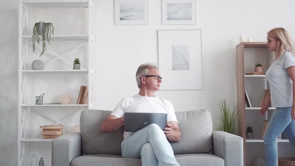 Internet Privacy Dad Hiding Laptop From Daughter