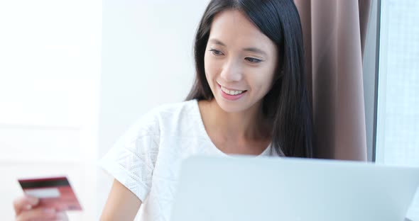 Woman use of laptop computer for online shopping