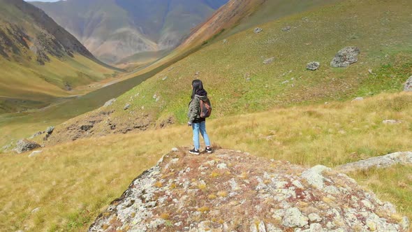 Girl On The Rock, Juta Valley