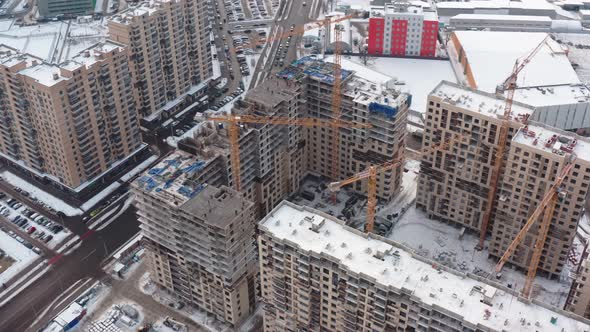 the Process of Building Modern Houses in Winter