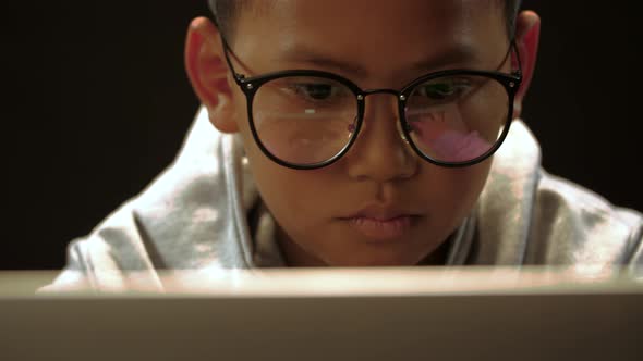 Asian Boy Hacking alt