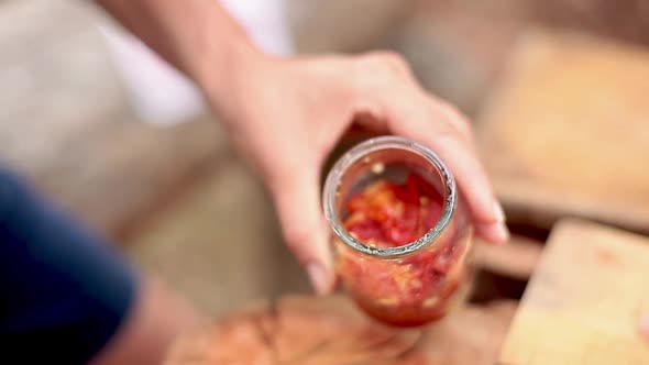 Removing sundried tomatoes from jar