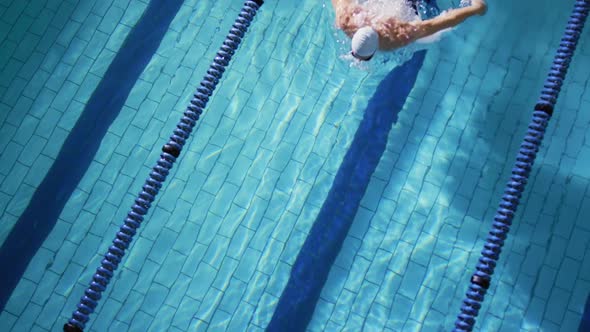 Swimmer training in a swimming pool