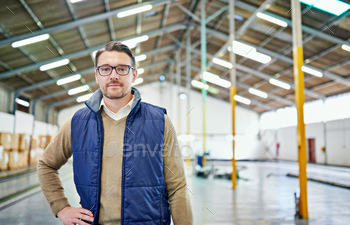  man working in a distribution warehouse