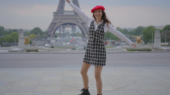Beautiful young woman spending time in Paris.