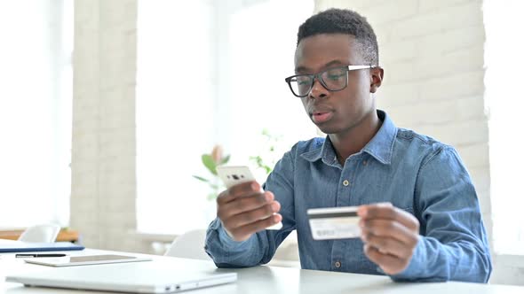 Online Payment Failure on Phone By Young African Man