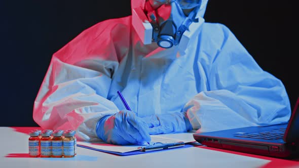 Woman Biotech Pharmaceutical Lab alt