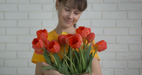 Make photos with tulips.