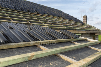 on roof battens. Preparation for laying tiles on a boarded roof.