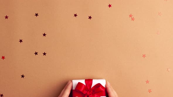 Stop motion of Christmas gift alt